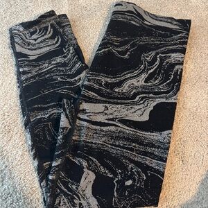 Athleta Black and Gray Patterned Leggings